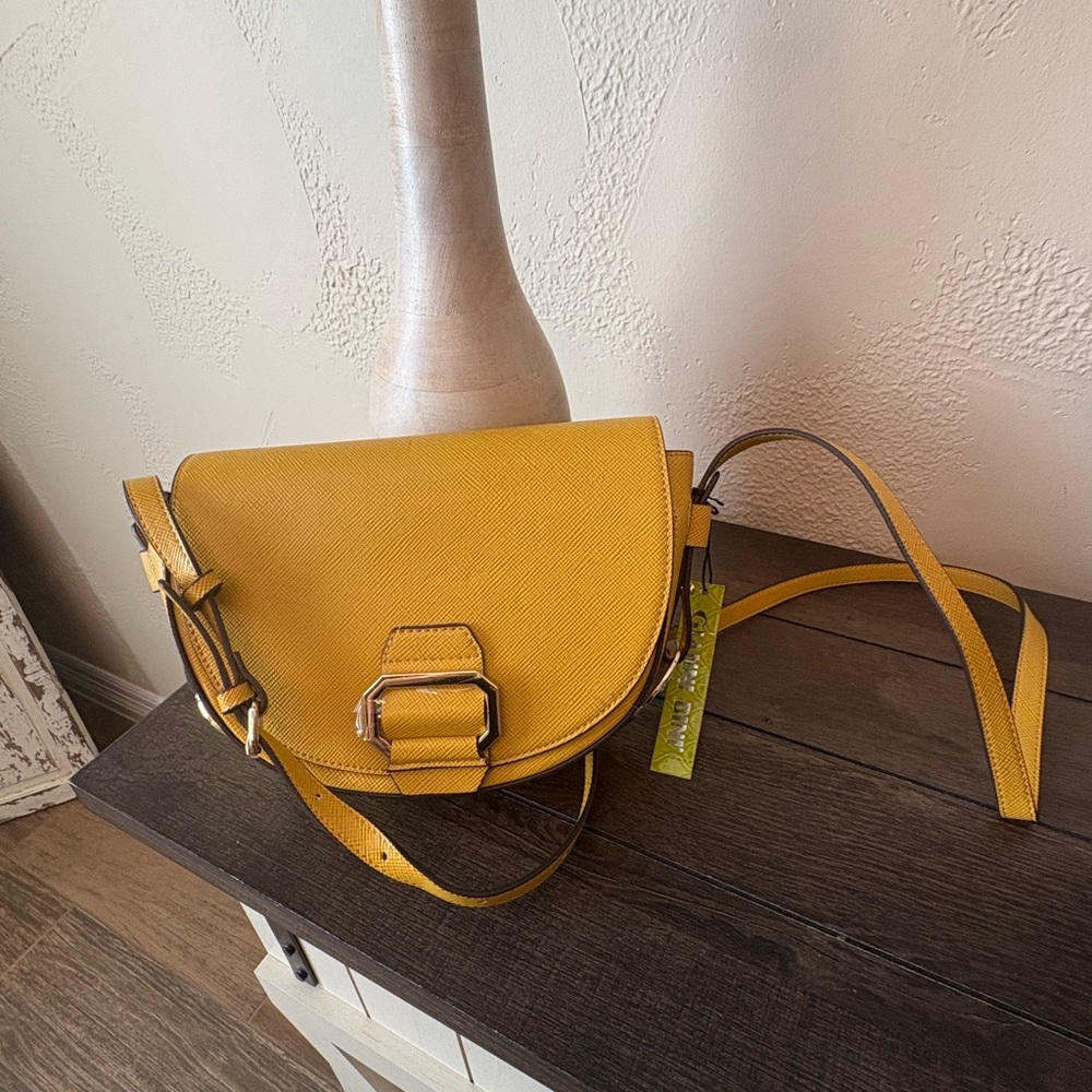 Yellow Crossbody Gianni Bini bag